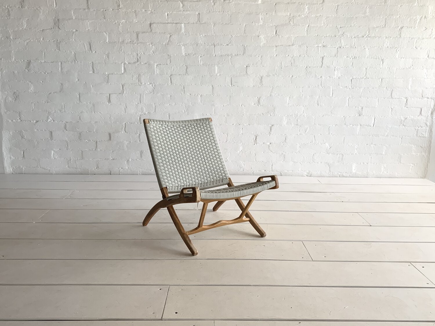 Vilhema Folding Chair - Murukaka